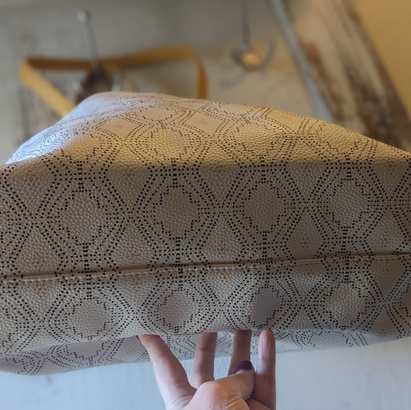 Thirty-One All Around Town Tote Printed Faux Leather with Gold Embroidered R - Picture 5 of 10